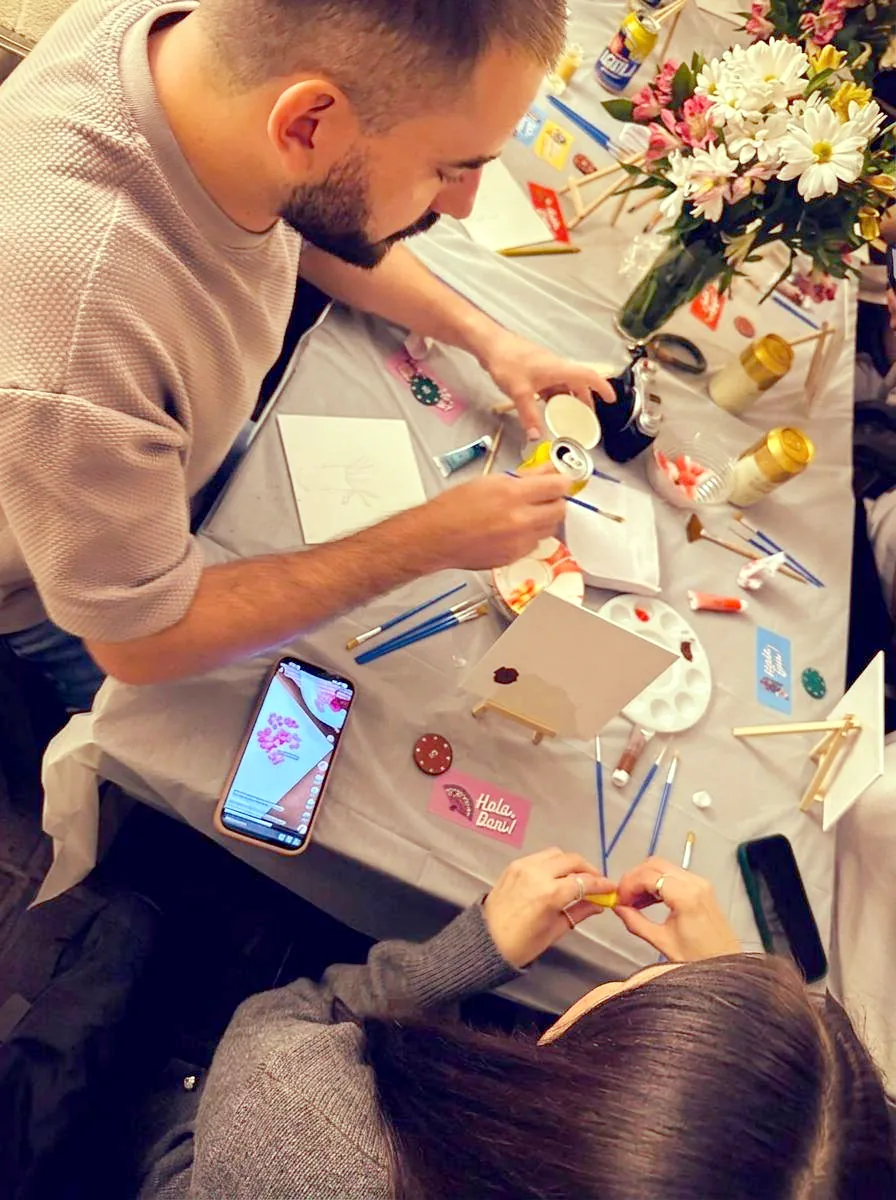 Experiencia de pintura y vino en Casa Apolonia
